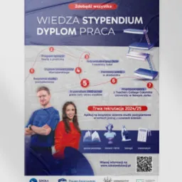Plakat informacyjny o bezpłatnych studiach podyplomowych z ofertą stypendium, z wizerunkiem uśmiechniętej kobiety i mężczyzny. Rekrutacja 2024/25.