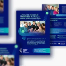 Ulotka promująca program liderski z grupą osób w centrum. Dominująca kolorystyka: granat i odcienie błękitu. Widoczne logo programu i daty naboru.