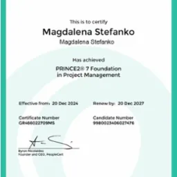 Certyfikat PRINCE2® 7 Foundation in Project Management dla Magdaleny Stefanko, wydany przez PeopleCert, z datą ważności do 20.12.2027 i numerem GR466022709MS.