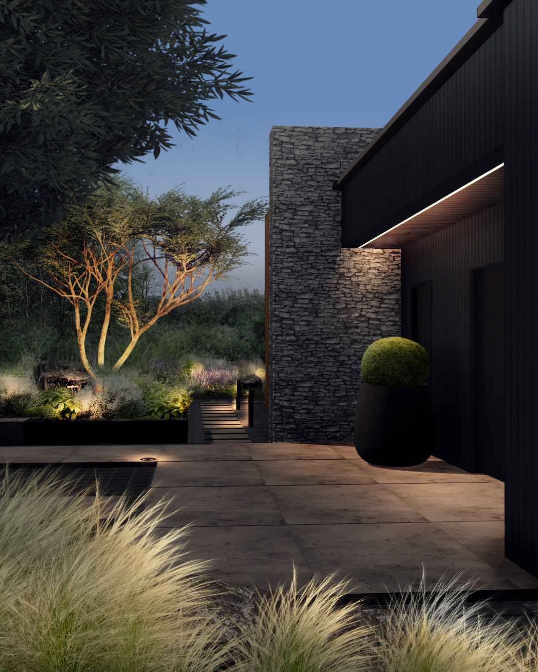 Oświetlony ogród po zmroku z kamienną elewacją budynku, trawami ozdobnymi i podświetlonymi schodami. Minimalistyczny design z nowoczesnym oświetleniem.