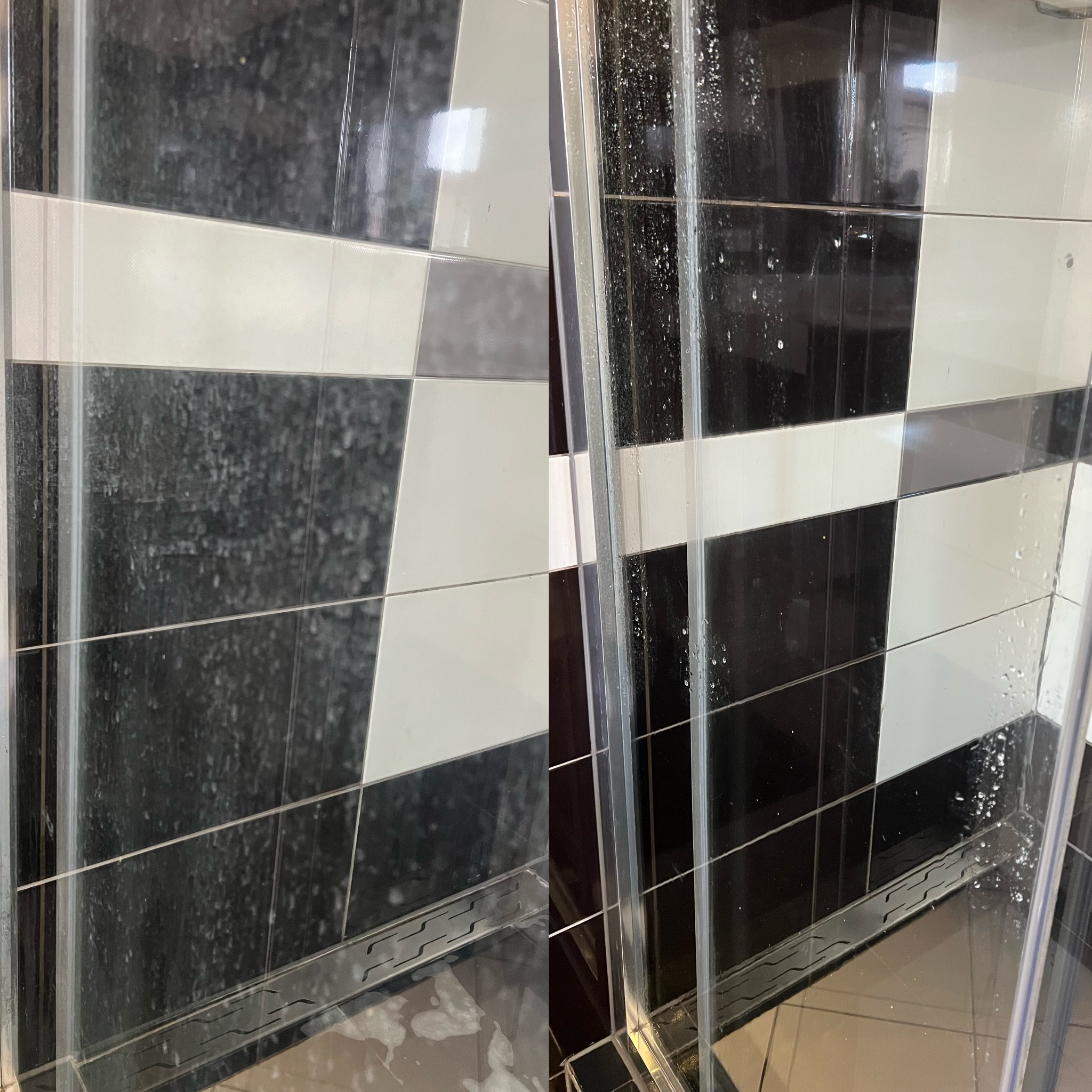 Kabina prysznicowa przed i po czyszczeniu, widoczne różnice w czystości szkła i płytek. Efekt sprzątania z bliska, czarno-białe płytki w tle.