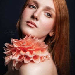 Weronika Kunek - Sesja zdjęciowa dla produktów kosmetycznych.