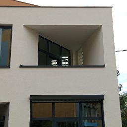 Blacha na balkonie użytkowym.