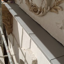 Sylwester Krawczyk - Gzyms kamienicy zabytkowej na enkolicie.