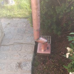 Sylwester Krawczyk - Rura spustowa 60 mm z miedzi wraz z odsadzką robioną na miejscu (walcowanie z lutowaniem).