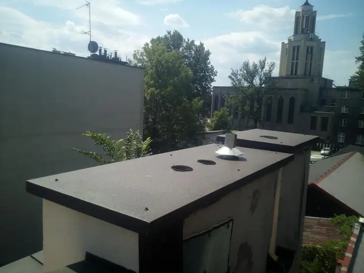 Czapka kominowa, montaż blachowkrętem.