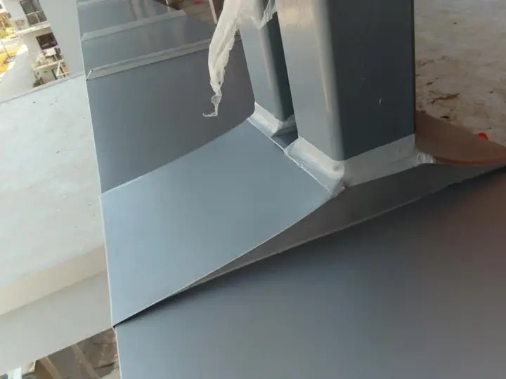 Podwójna stopa w attyce.