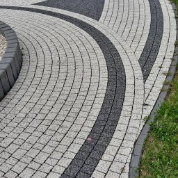 Układanie kostki brukowej Przysieki 2