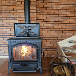 Piec w całości z żeliwa emaliowanego Isetta Con Cerchi Evo 4.0 z płytą do gotowania. 
Włoski producent La Nordica-Extraflame

piec kielce
żeliwny piecyk