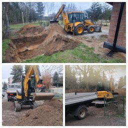 ARKOP - Żółta koparka przy wykopie fundamentowym i pryzmie ziemi, widok z boku. Na dole kadru mniejsza koparka i przyczepa z ziemią. Prace ziemne w toku.