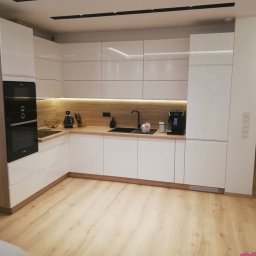 Krystian Suchoparski - Porządne Szafy Legionowo