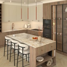 Nowoczesna kuchnia z wyspą i hokerami, drewniane szafki, przeszklona witryna, oświetlenie punktowe, minimalistyczny design, ciepła kolorystyka, parkiet w jodełkę.