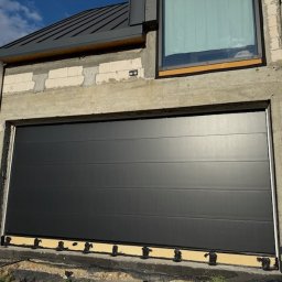 Bramy zewnętrzne garażowe wisniowski  i krispol