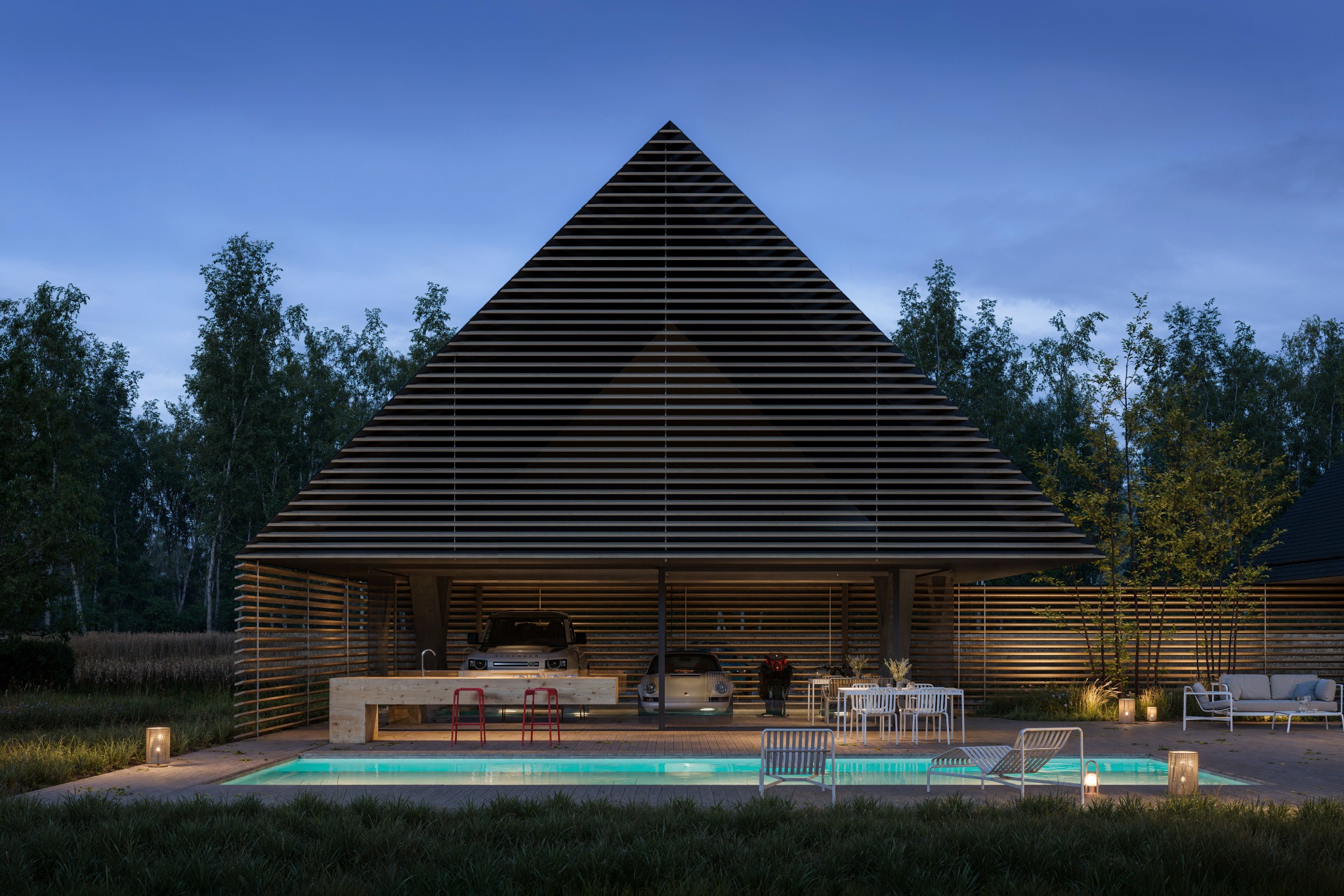Nowoczesny budynek z basenem oświetlonym od dołu, otoczony zielenią. Budynek o unikalnej, trójkątnej konstrukcji, z drewnianymi lamelami i otwartą przestrzenią wewnątrz.