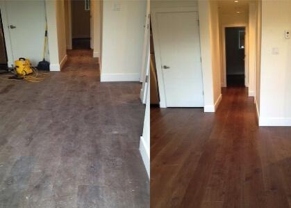 Parkiet przed i po czyszczeniu: po lewej brudny, po prawej lśniący, z widocznym sprzętem sprzątającym. Efekt sprzątania po remoncie.