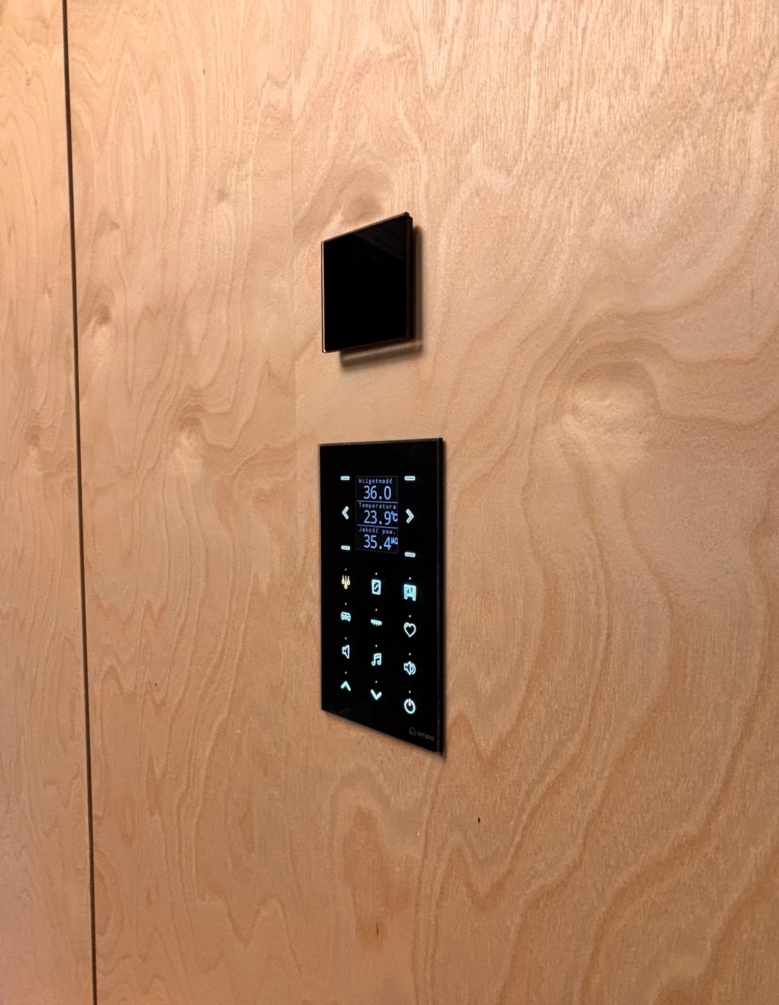 panel dotykowy i czujnik M-sens