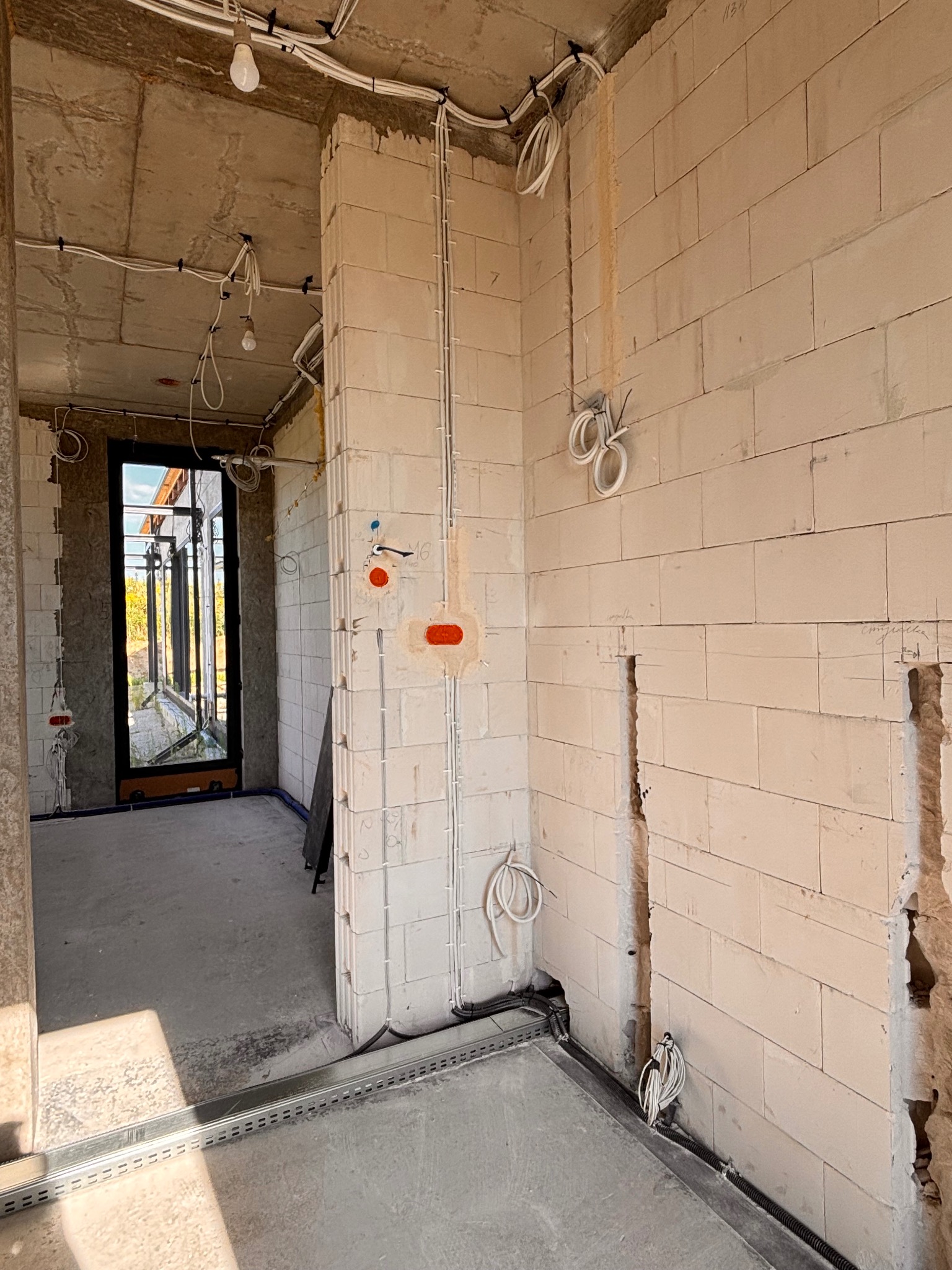 wszystkie wymiary i prowadzenie przewodów zgodnie z projektem