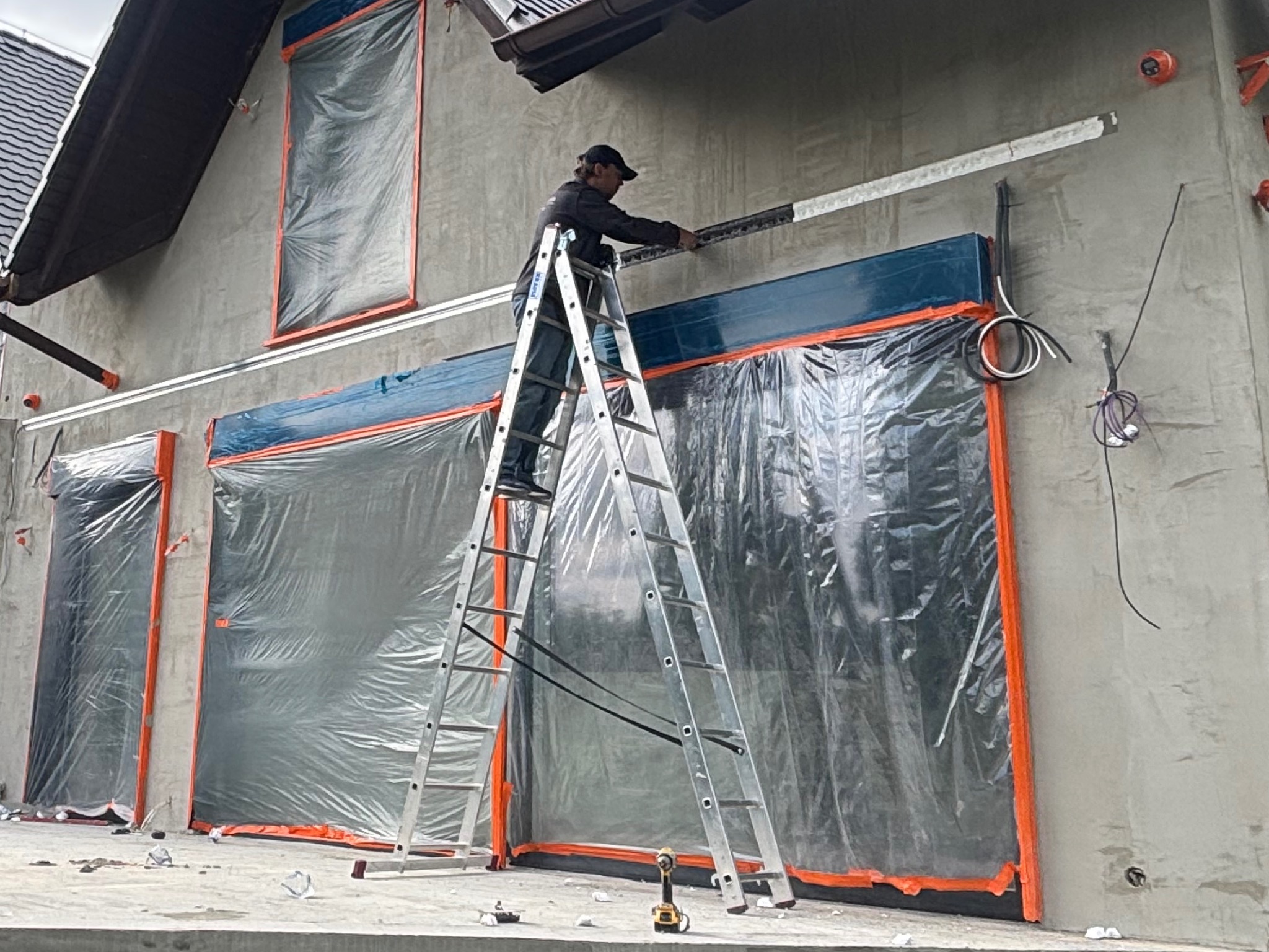 prace zewnętrzne montaż LED ip65 w korytach