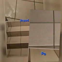 Kafelki podłogowe i schody w ujęciu 'przed' - zabrudzone, i 'po' - czyste, z widocznymi smugami po czyszczeniu. Prezentacja efektu czyszczenia.