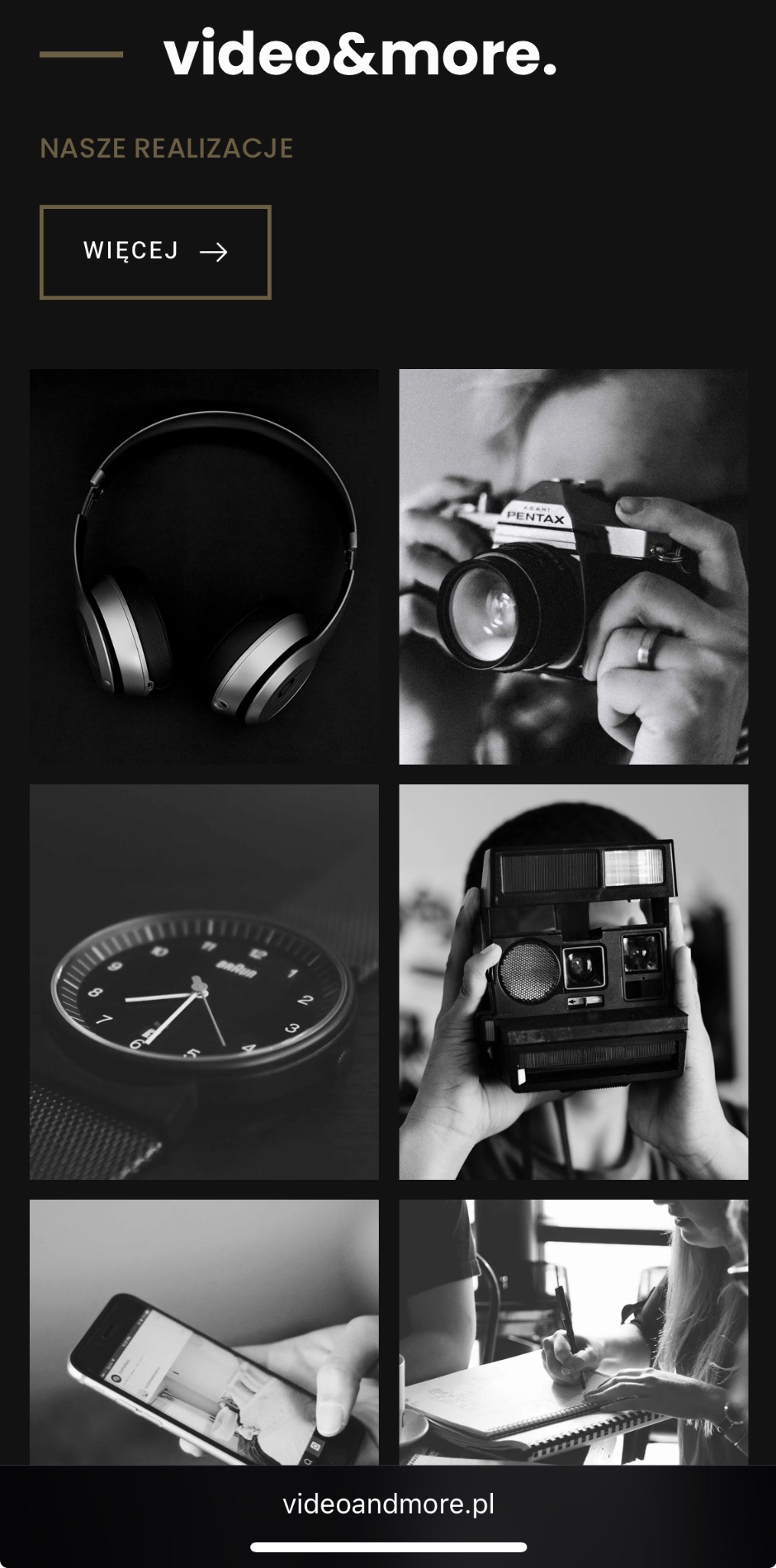 Czarno-biała mozaika z przykładami realizacji: słuchawki, aparat Pentax, zegarek, Polaroid, smartfon i osoba pisząca w notatniku. Widoczne logo 'video&more.'