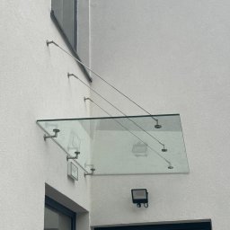 daszek na odciągach