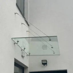 daszek na odciągach