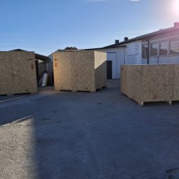 Skrzynie z OSB do transportu morskiego.