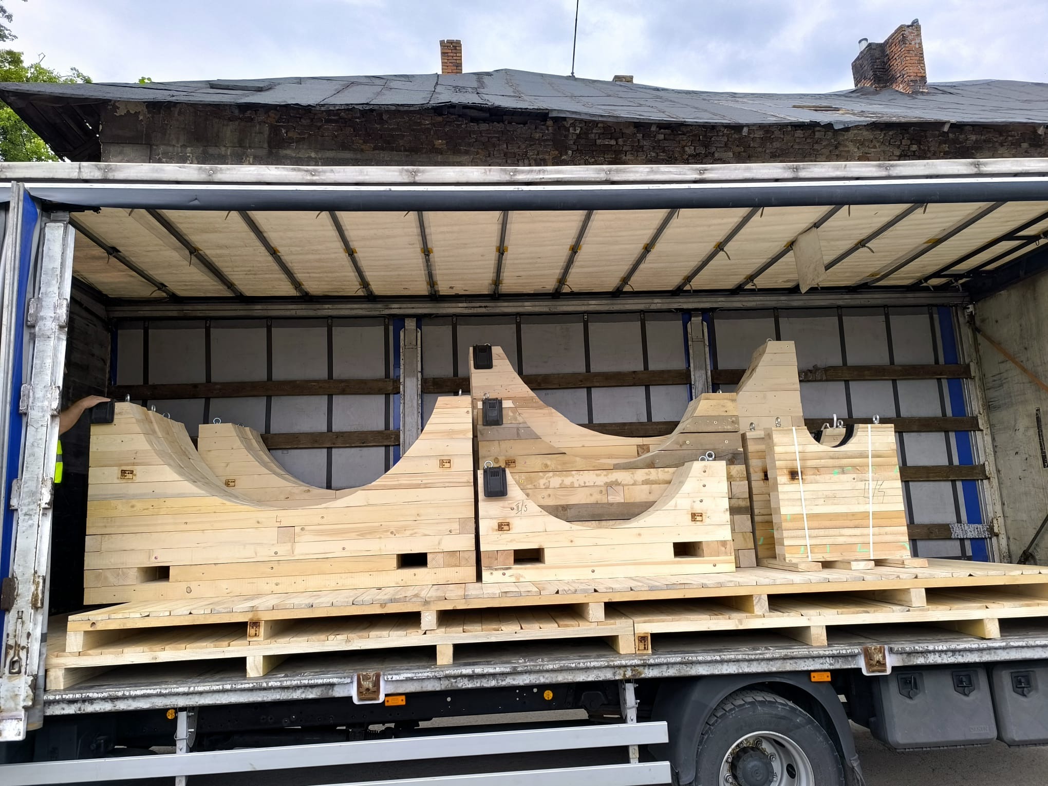 Specjalistyczne łoża transportowe do zbiorników, wałów itp.