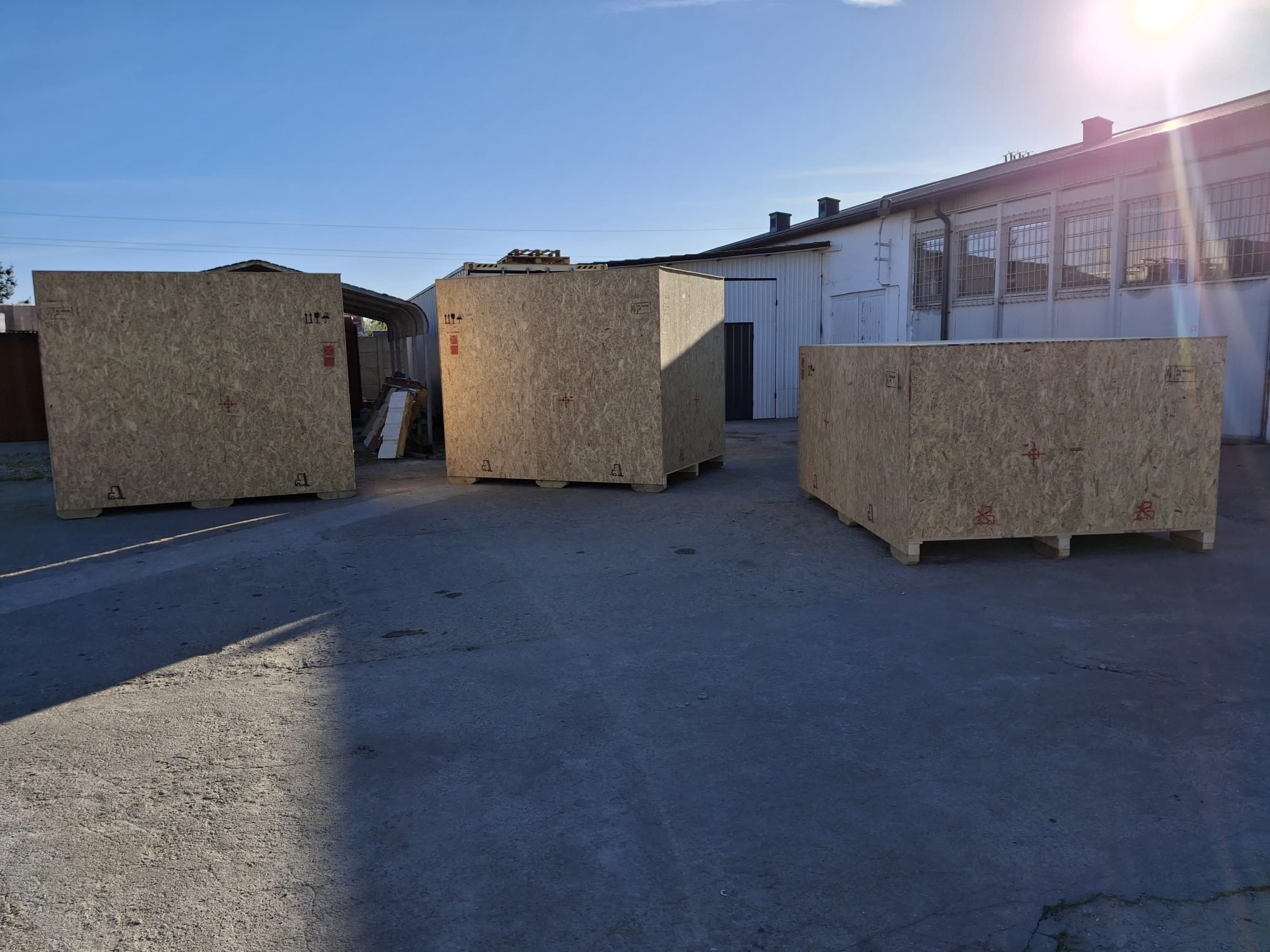 Skrzynie z OSB do transportu morskiego.