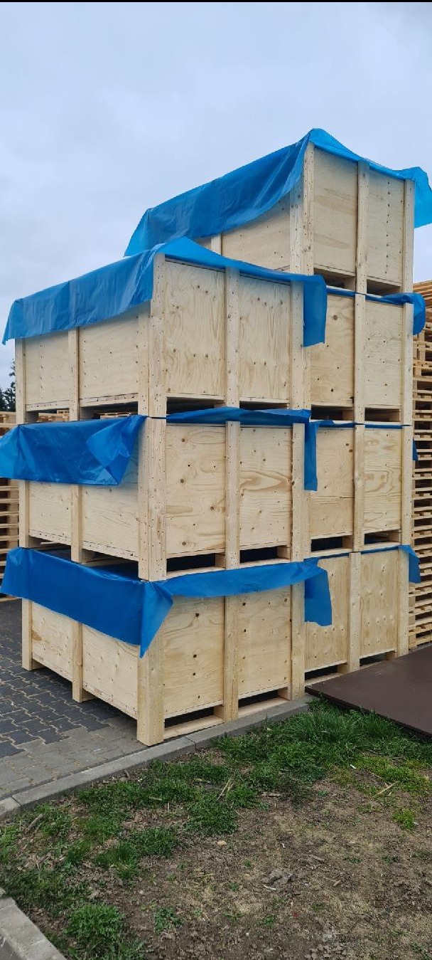 Skrzynie ze sklejki.