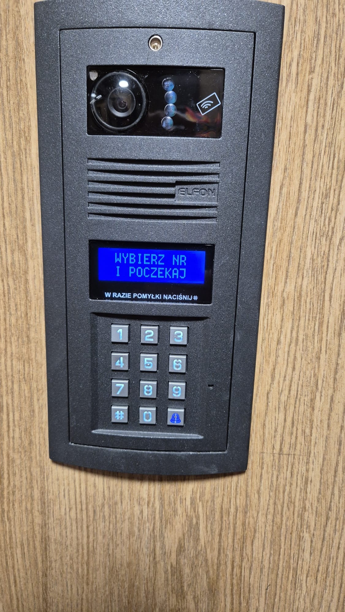 Wideodomofon zamontowany przez naszą f-mę w bloku w Brzesku