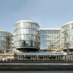 Nasze biura mieszczą się w budynku Pomorskiego Parku Naukowo-Technologicznego, przy Alei Zwycięstwa 96/98, w najpiękniejszym polskim mieście - Gdyni.