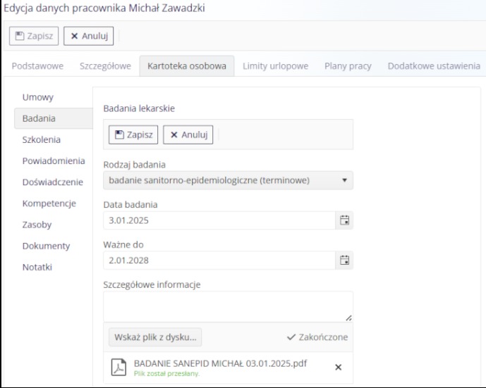 Ekran edycji danych pracownika w systemie IT: zakładka 'Badania lekarskie' z polami do wprowadzania dat i wyboru rodzaju badania sanepid. Widoczny załączony plik PDF.