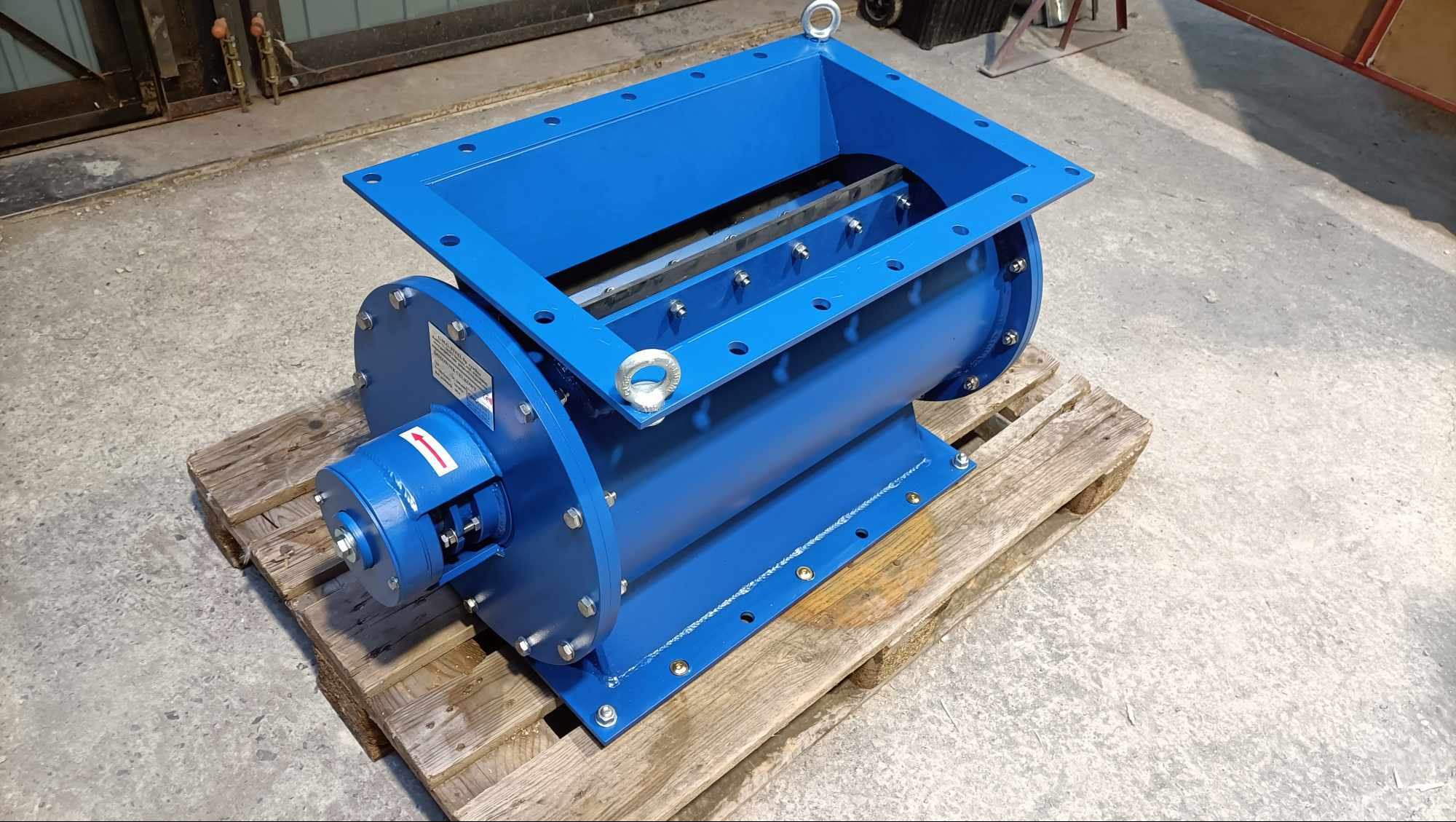 Dozownik celkowy DC340x600 z nakładkami gumowymi.