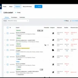Interfejs systemu Locatick na tablecie: lista zadań z datami, kategoriami i statusami. Widoczne opcje filtrowania i wyszukiwania zadań.