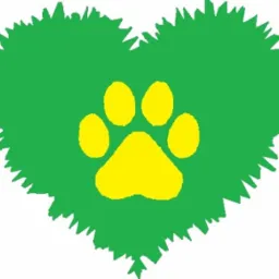 Grafika: Zielone serce o nieregularnych brzegach z żółtym odciskiem łapy zwierzęcia pośrodku. Prosty, wektorowy design z jaskrawymi kolorami.