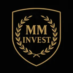 Złote logo 'MM Invest' na czarnym tle, otoczone wieńcem laurowym w kształcie tarczy. Elegancki i profesjonalny wizerunek firmy inwestycyjnej.