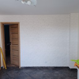 cegiełki na ścianie