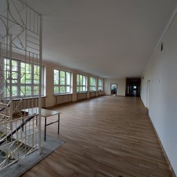 Wykończeniówka szkoła  Białystok, lakier ochronny na lamperii