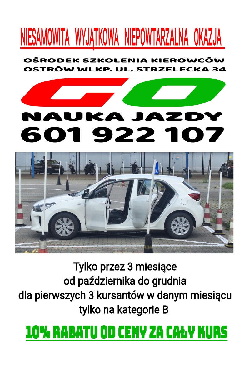 Biały samochód z otwartymi drzwiami na placu manewrowym szkoły jazdy, otoczony pachołkami i słupkami. Widoczny numer telefonu i oferta promocyjna na kurs kategorii B.