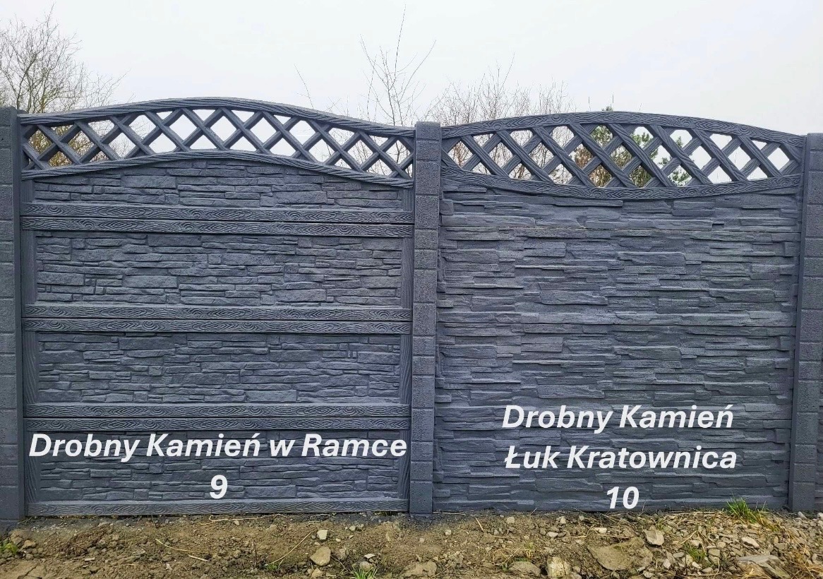 Szare, betonowe ogrodzenie panelowe z kratownicą, prezentujące dwa różne wzory: 'Drobny Kamień w Ramce' i 'Drobny Kamień Łuk Kratownica'.