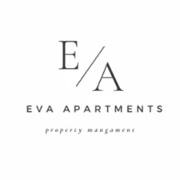 Minimalistyczne logo 'E/A EVA APARTMENTS property mangament' w odcieniach szarości na białym tle, z ukośną linią dzielącą litery E i A.