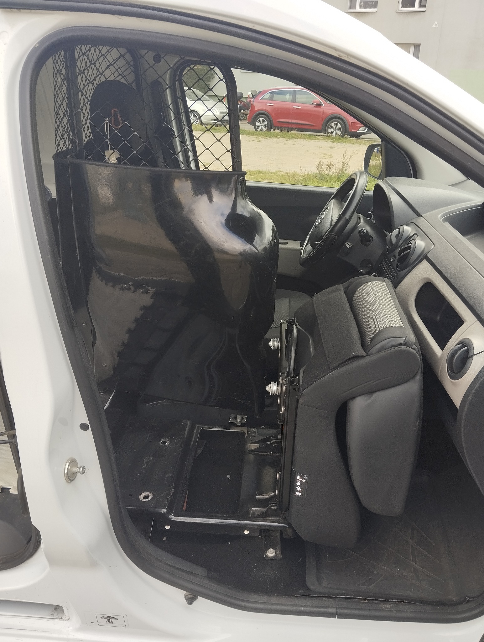 Bez zabudowy z opcją przewozu długich towarów