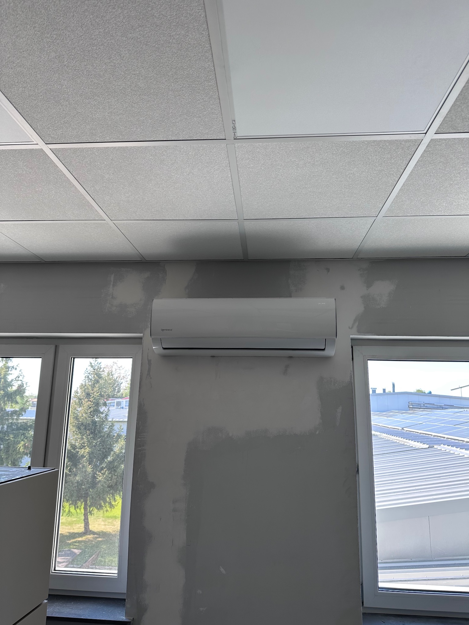 klimatyzacja w biurze zakładu produkcyjnego