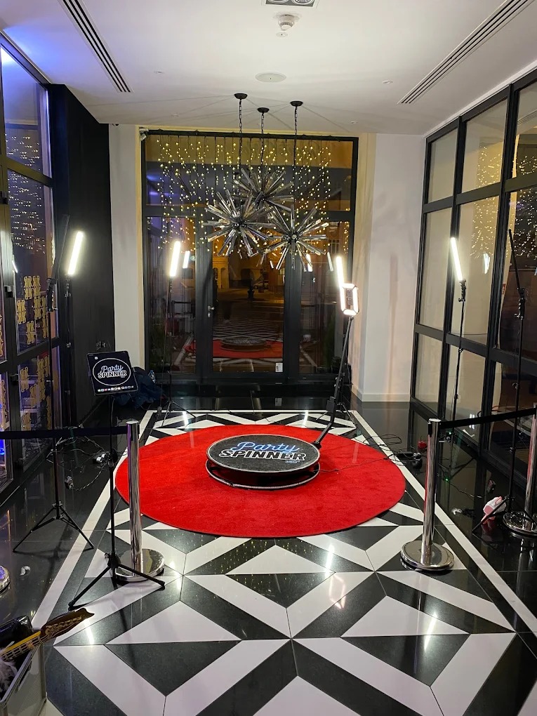 Party Spinner - fotobudki 360 Budka Życzeń - audio księga gości