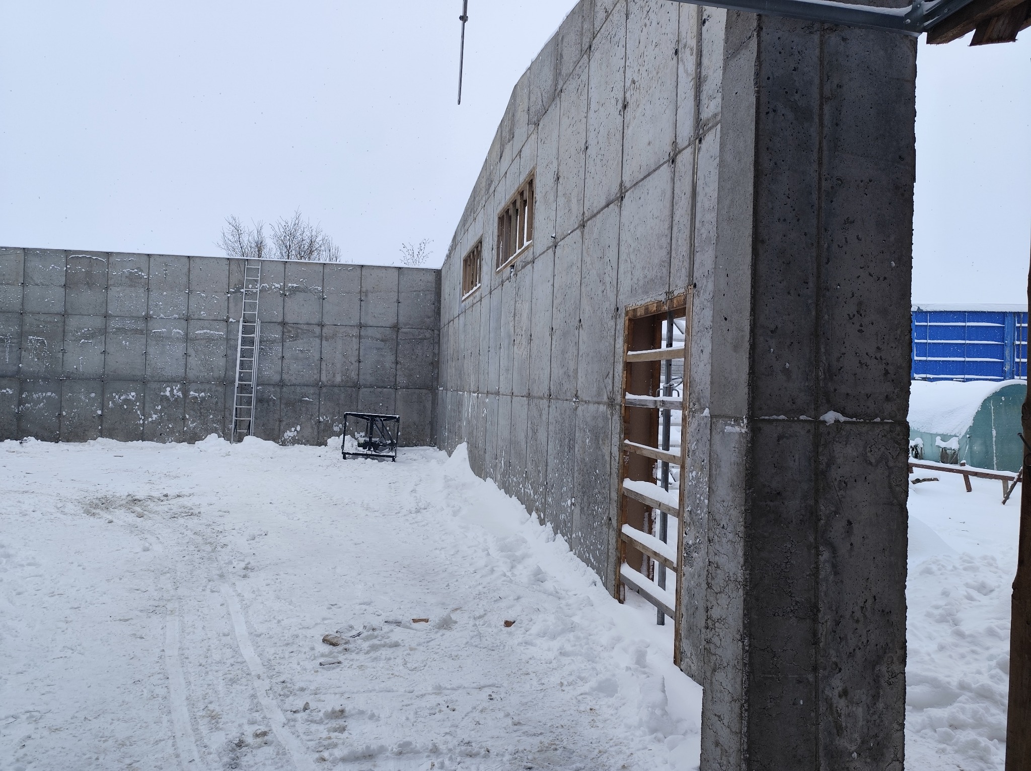 Budowa magazynu ściany żelbetowe zbrojone 4.5 m a w szczycie 5m wysokoci