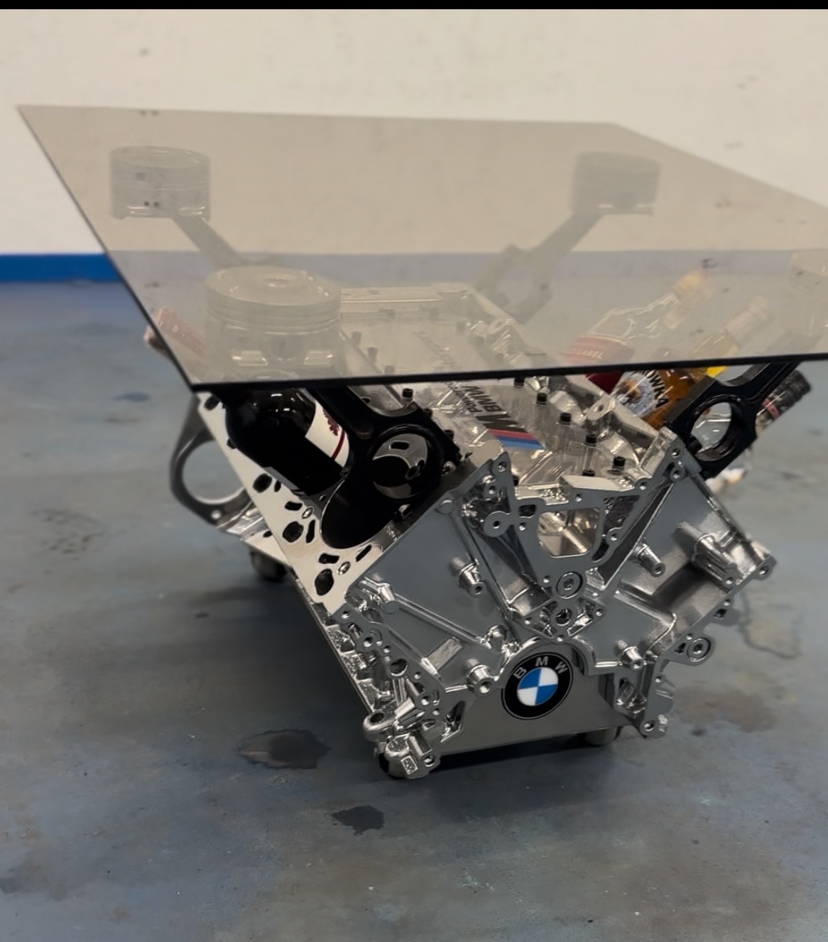 Stolik kawowy z silnika samochodowego