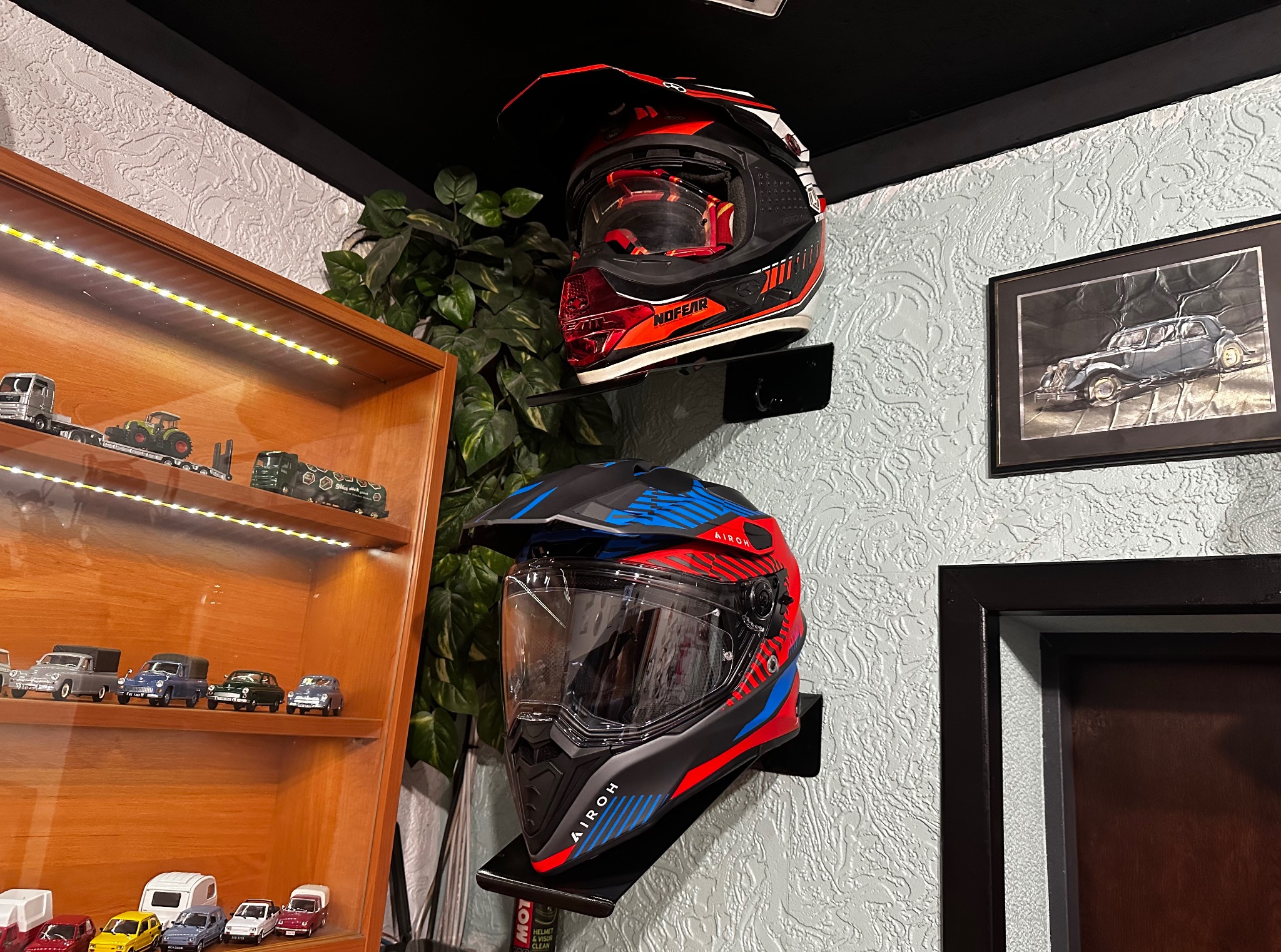 Wieszak na kask motocyklowy