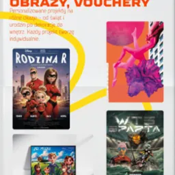 Kolekcja plakatów i obrazów: 'Rodzina R', abstrakcyjna grafika z elementami ciała, plakat sportowy 'WTS Sparta', i animowany 'Air-Team' na podłodze.