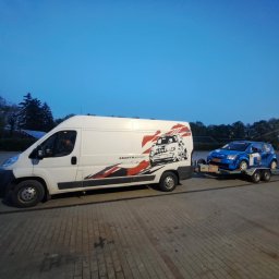 Bus Peugeot Boxer i laweta.